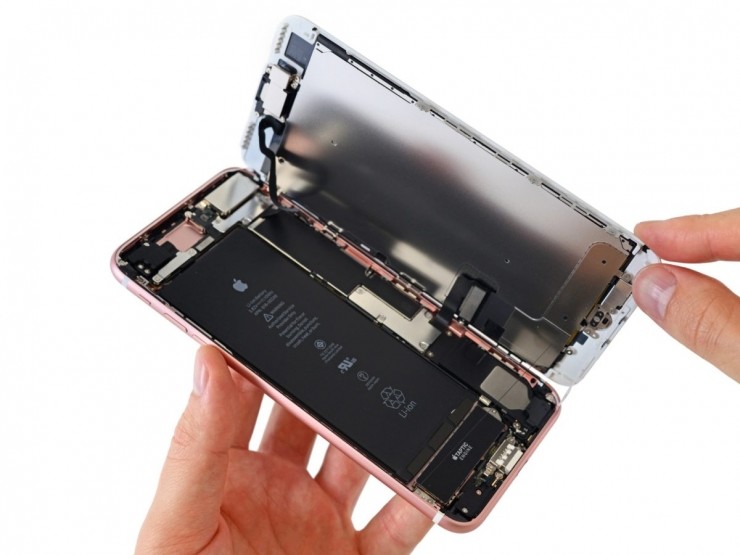 iPhone 7 Plus 拆解:耳机接口去哪儿了